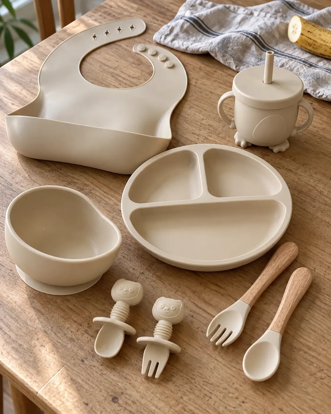 Set de vajilla de silicona Bluet B sobre la mesa